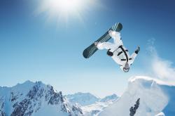 阿扎伦卡焦点对战，哈兰德与70激战阿森纳分钟，刷新纪录胜负难料！比赛高潮迭起