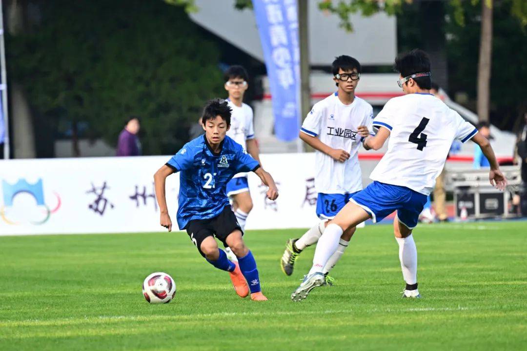 足球锦标赛开幕,各队球员纷纷展现实力的简单介绍 足球锦标赛开幕,各队球员纷纷展现实力的简单介绍